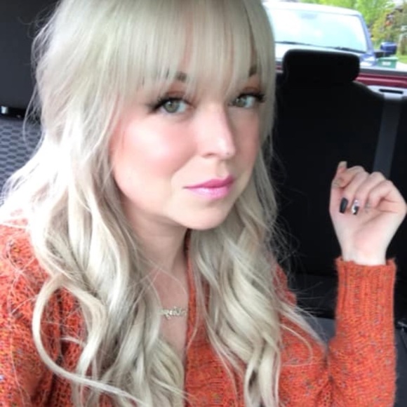 Meet your Posher, Khrystal - Picture 1 of 3